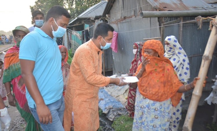 মাস্ক ও ইফতার বিতরন অব্যহত রেখেছে রংপুর জেলা ছাত্রলীগ