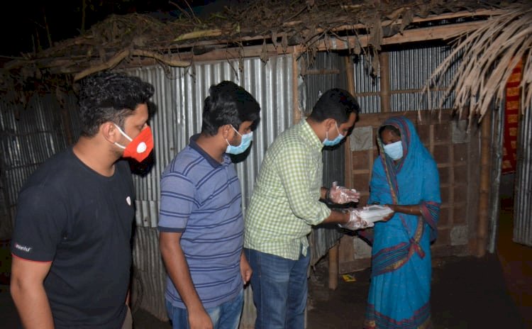 রংপুর রেলগেট বস্তিতে রংপুর জেলা ছাত্রলীগের সেহরীর খাবার বিতরন