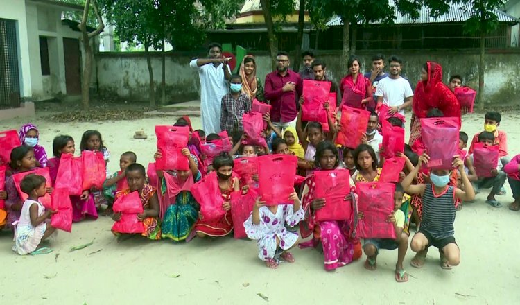 একশ জন পথশিশুর মুখে হাসি ফুটিয়েছে স্বেচ্ছাসেবী সংগঠন মানবতার পথিক