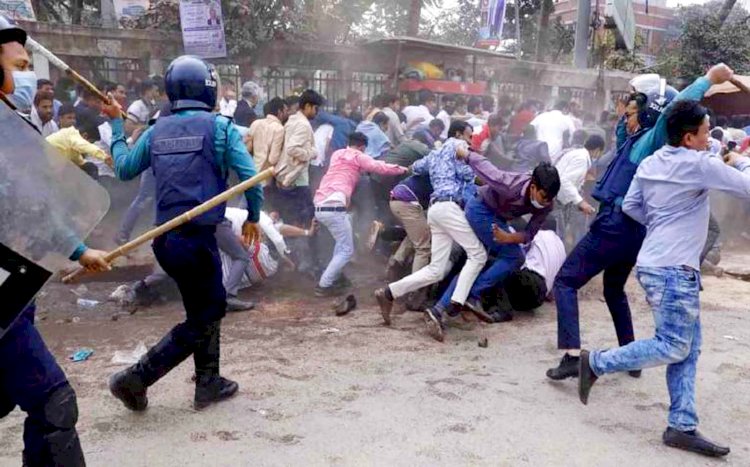 চন্দ্রিমা উদ্যানে বিএনপি-পুলিশ সংঘর্ষ, গুলি