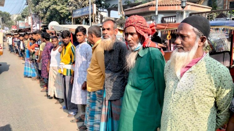 দিনাজপুরে মাদক ব্যবসায়ীর অত্যাচার, বিচারের দাবিতে বিক্ষোভ