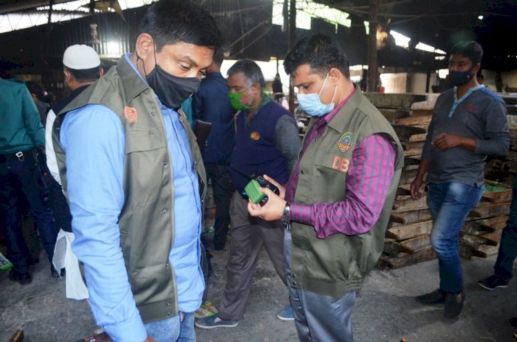 রংপুরে সাবান কারখানায় অভিযানে ১৫ লক্ষাধিক টাকার মালামাল জব্দ